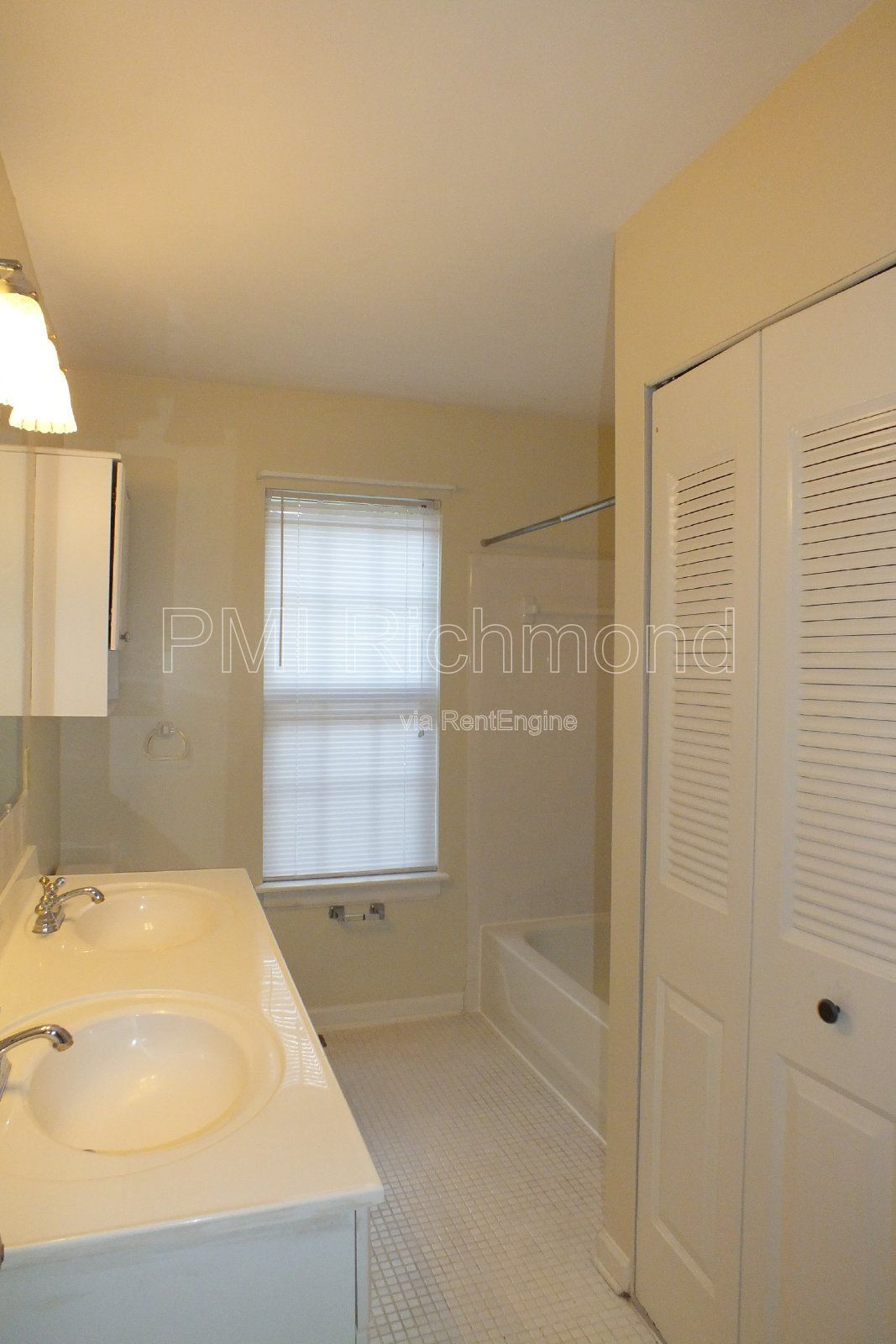 Wonderful 3 Bed, 1.5 Bath Townhouse in the West End! property image