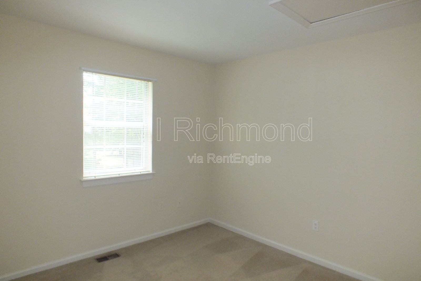 Wonderful 3 Bed, 1.5 Bath Townhouse in the West End! property image