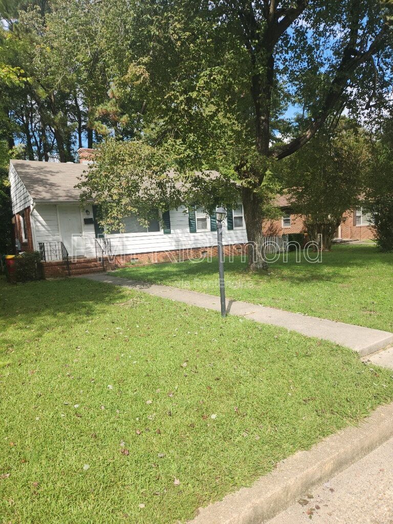 Cozy 3Bed Home with Large Yard in Petersburg! property image