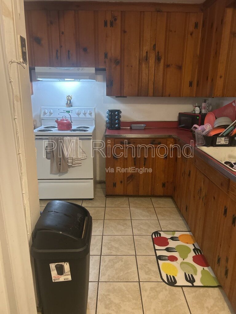 Cozy 3Bed Home with Large Yard in Petersburg! property image