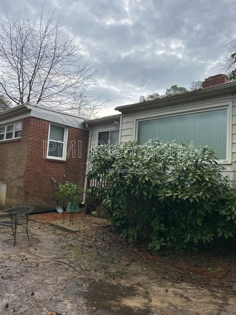 Cozy 3Bed Home with Large Yard in Petersburg! property image