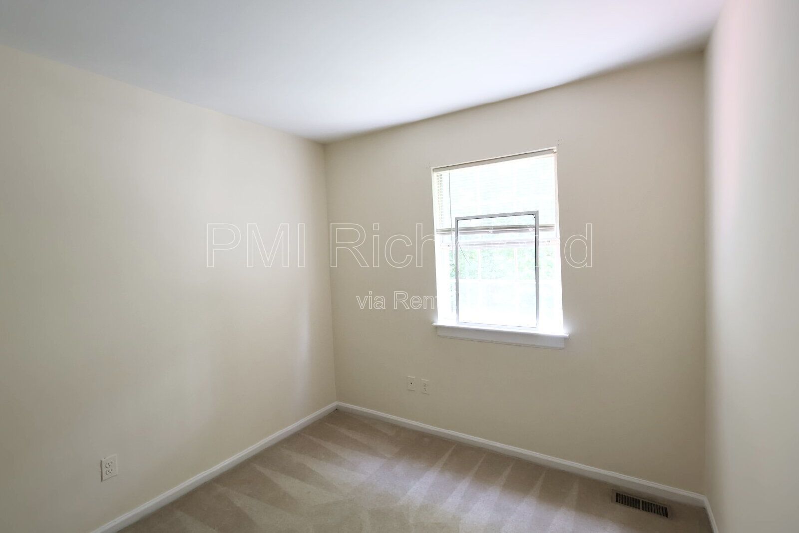 Wonderful 3 Bed, 1.5 Bath Townhouse in the West End! property image