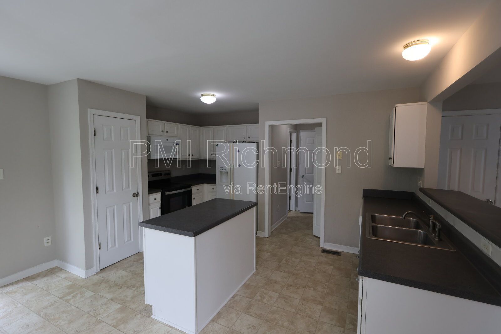 Single Family Colonial Style Home in the Cedar Grove Subdivision! property image