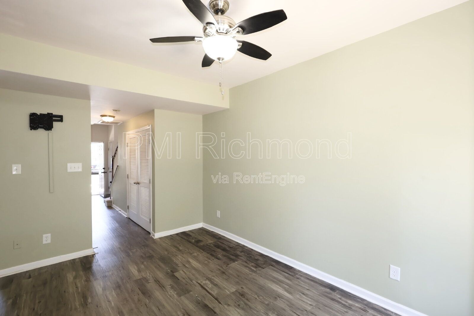 Updated 3-Bed Townhouse in Ashland with a Stunning Kitchen! property image