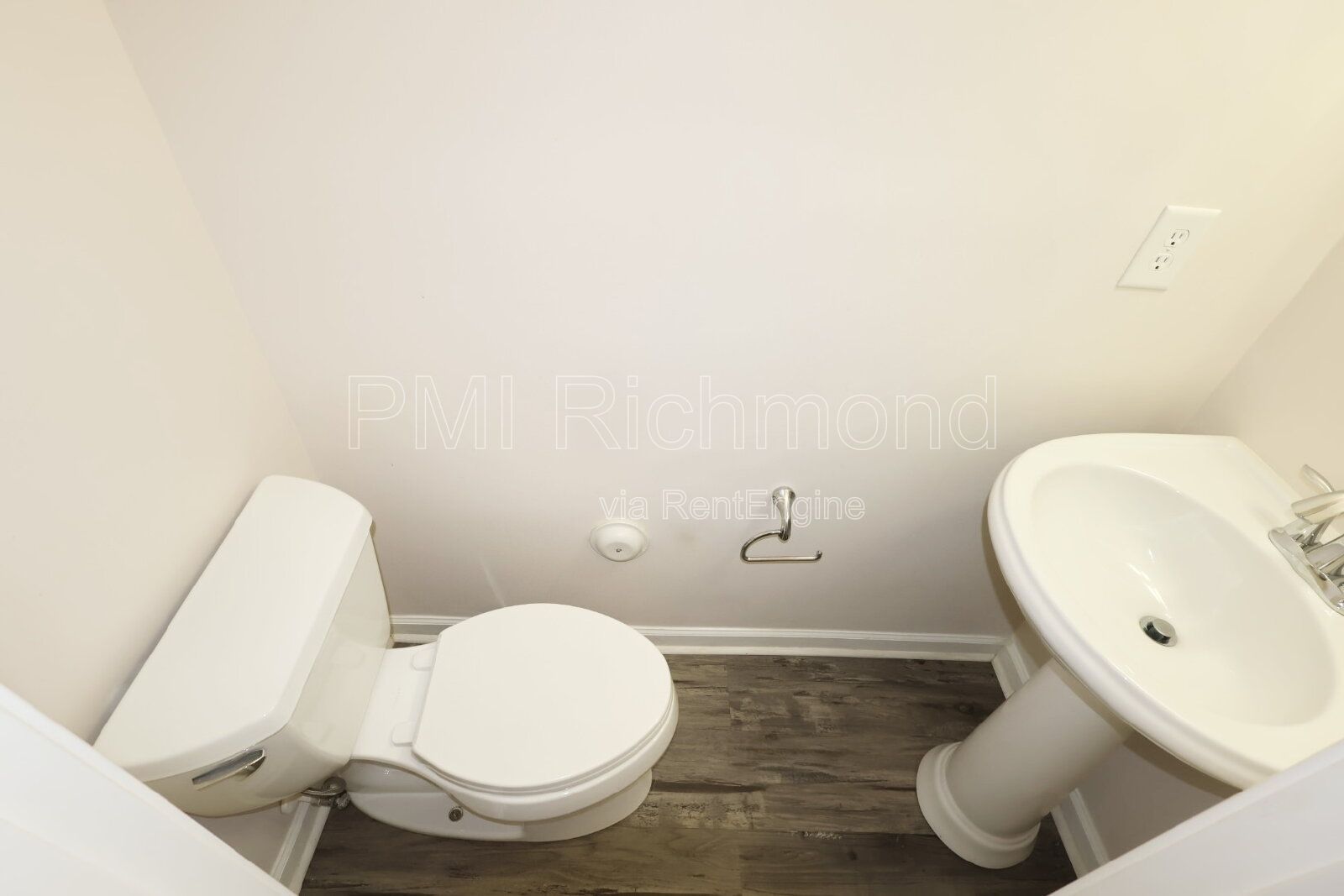 Updated 3-Bed Townhouse in Ashland with a Stunning Kitchen! property image