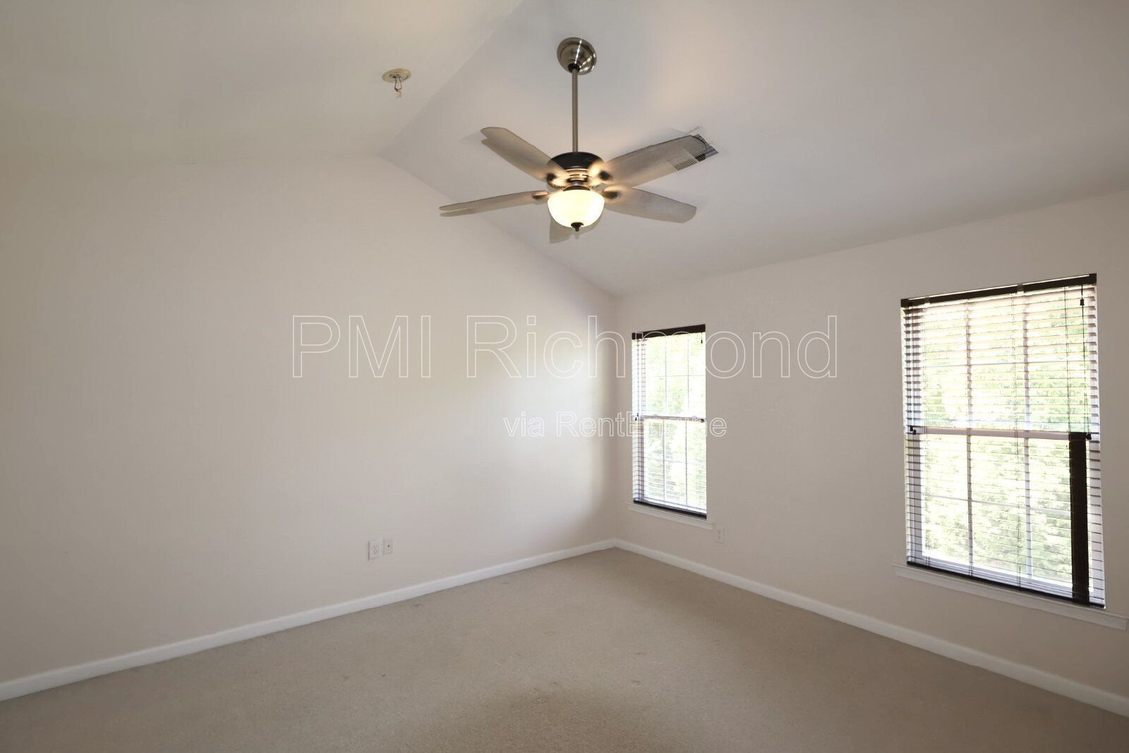 Updated 3-Bed Townhouse in Ashland with a Stunning Kitchen! property image
