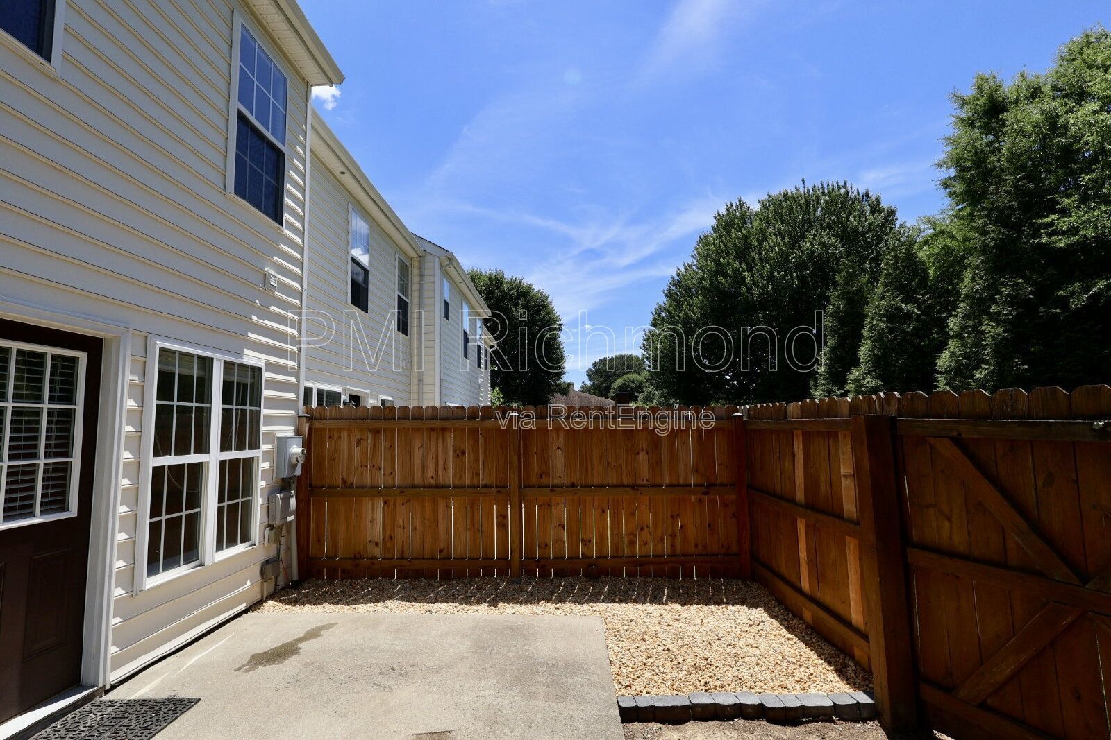 Updated 3-Bed Townhouse in Ashland with a Stunning Kitchen! property image