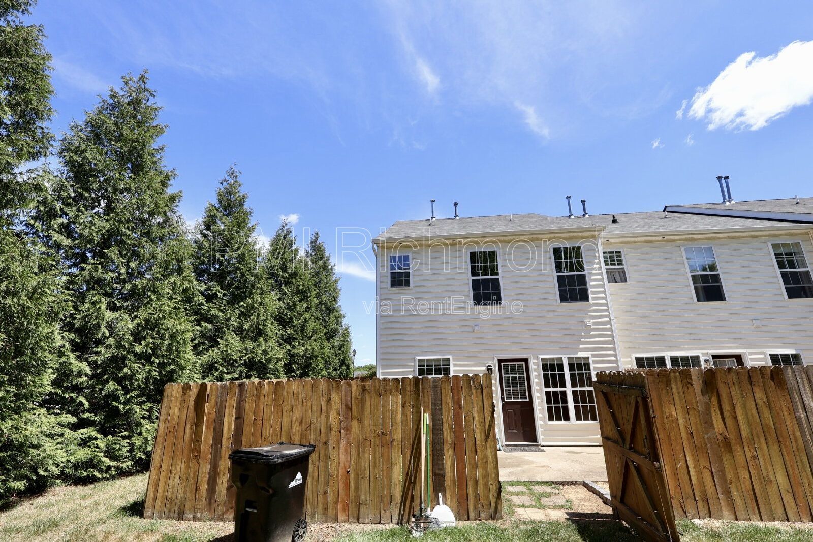 Updated 3-Bed Townhouse in Ashland with a Stunning Kitchen! property image