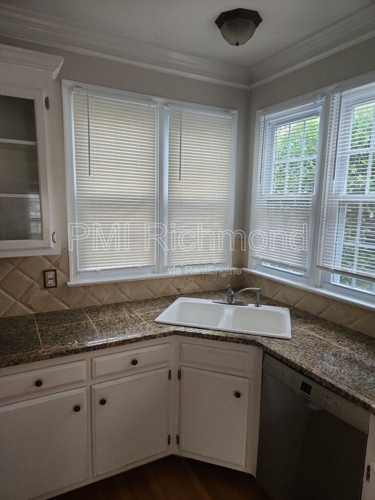 Beautiful 4-Bed Home in the Subdivision of Manor Park at Wyndhm in Glen Allen! property image