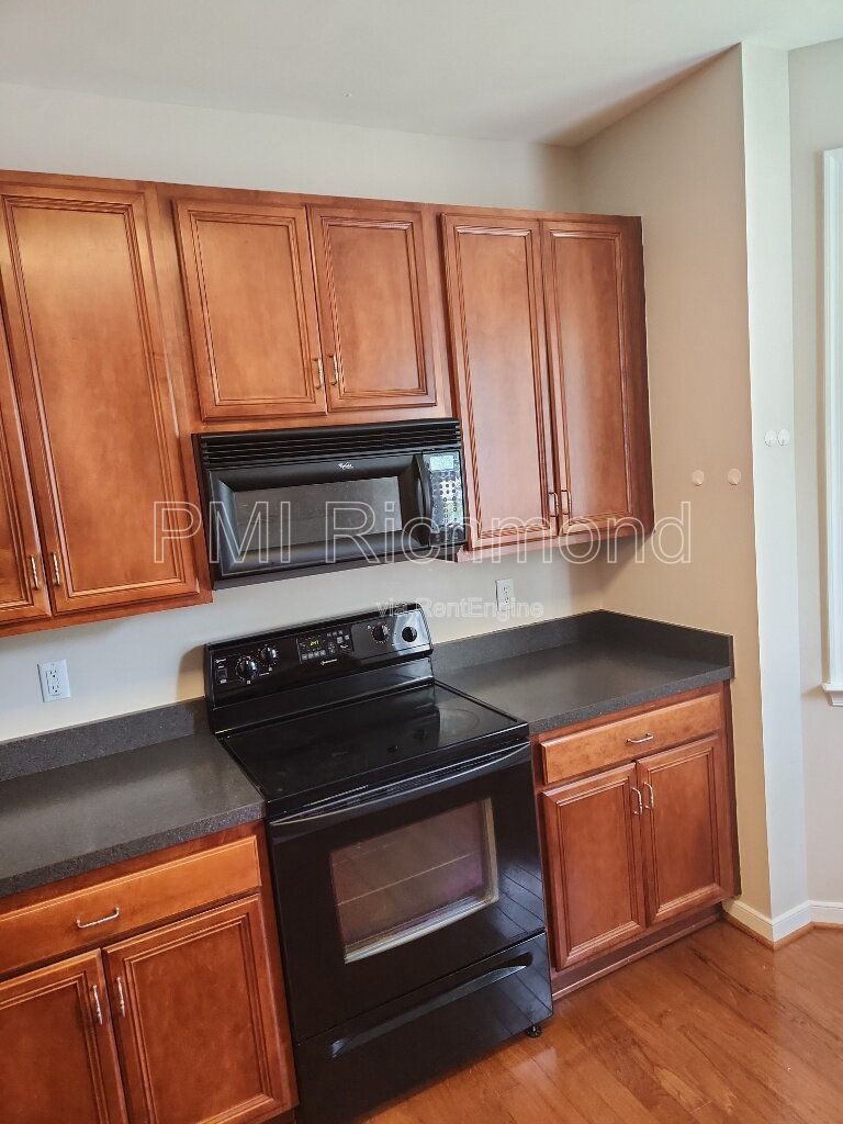 Amazing 3-Bedroom House in Chesterfield! property image