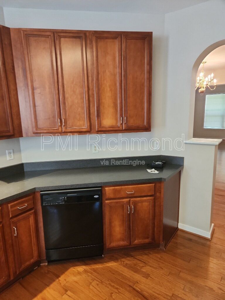 Amazing 3-Bedroom House in Chesterfield! property image
