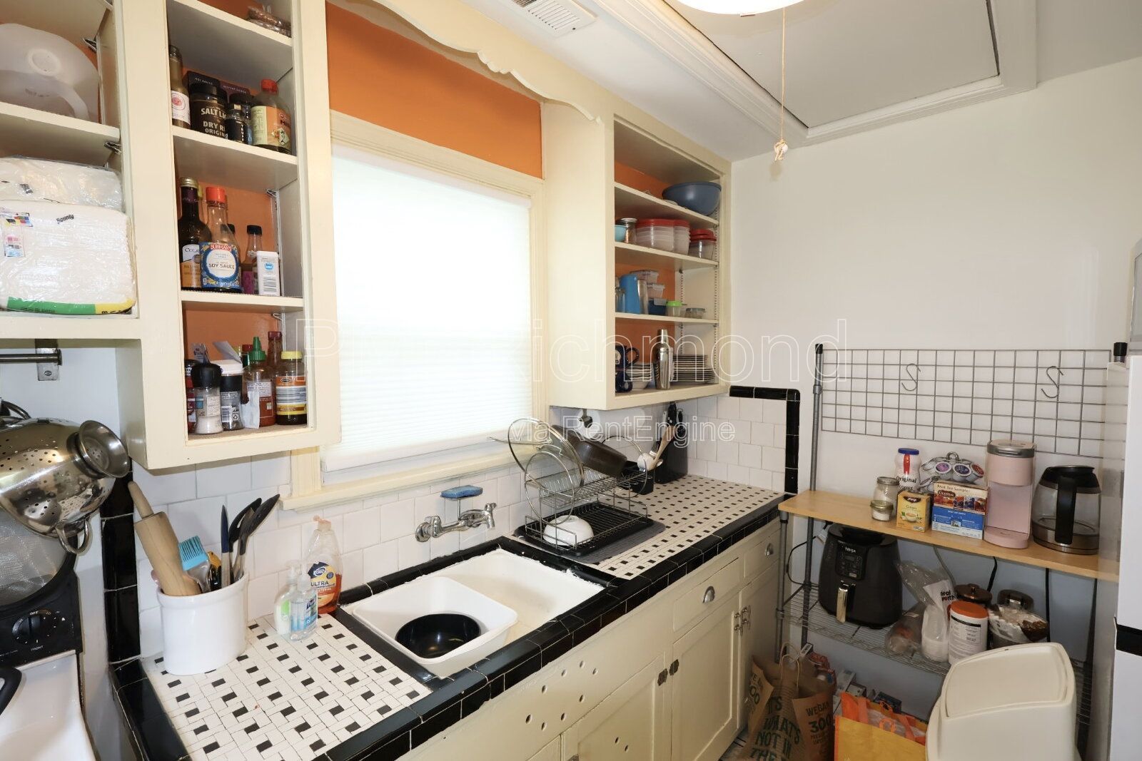 Cute & Cozy 2-Bed Retreat on Maple Avenue in Richmond! property image