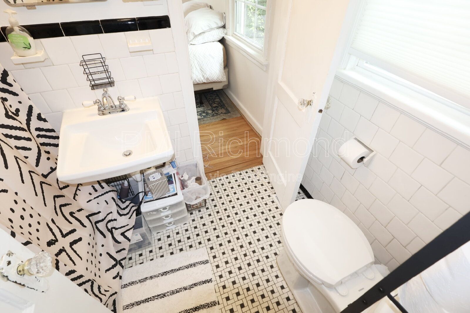 Cute & Cozy 2-Bed Retreat on Maple Avenue in Richmond! property image
