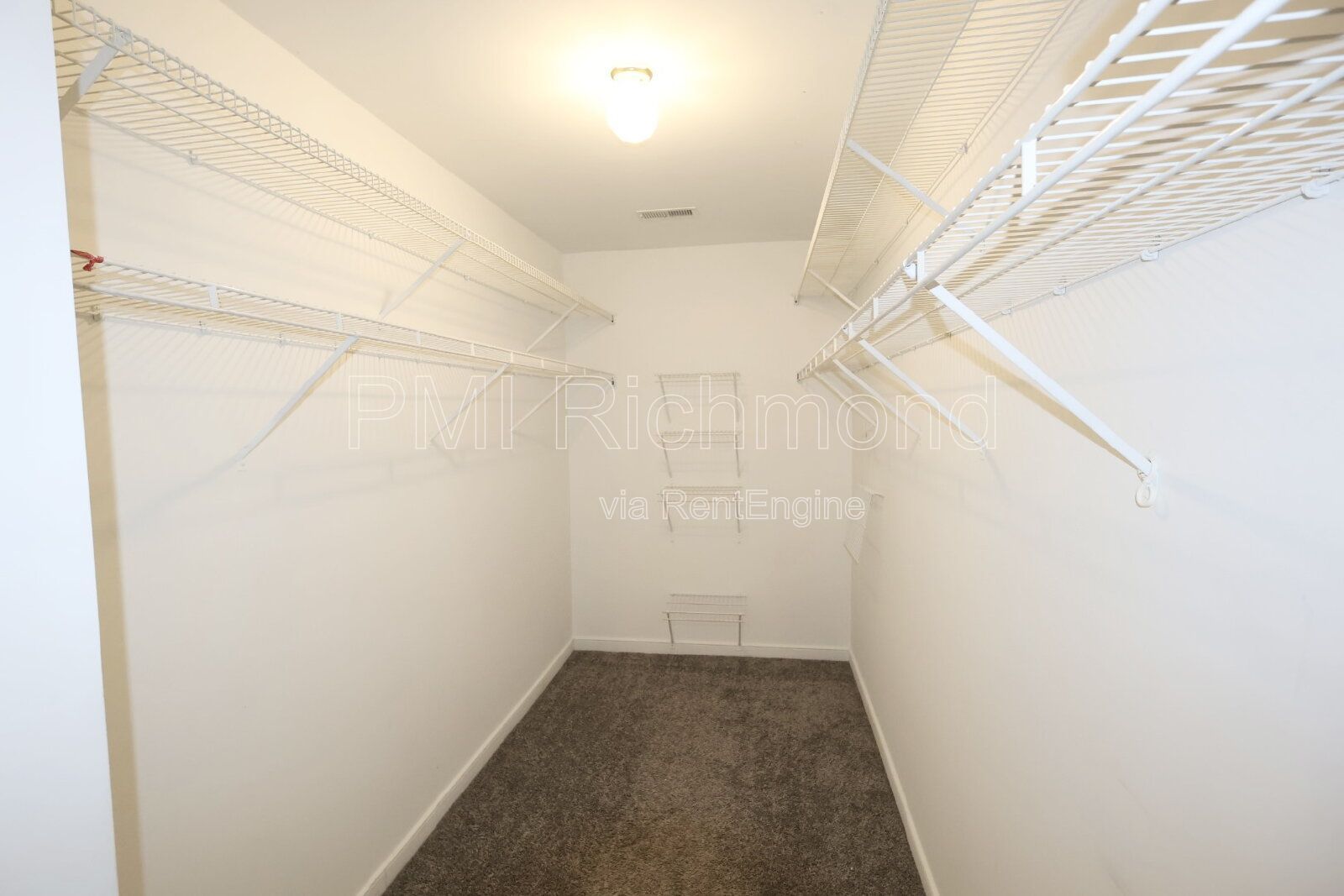 Beautiful 4-Bed Home in the Subdivision of Manor Park at Wyndhm in Glen Allen! property image