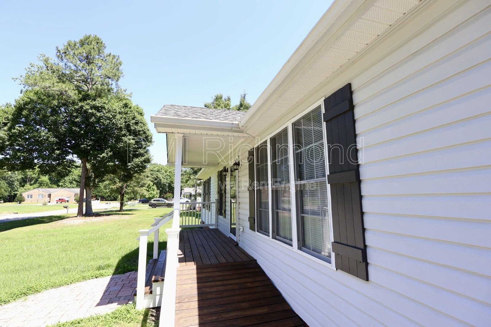 Charming 3-Bed Chesterfield Home with Elegant Granite Touches! property image
