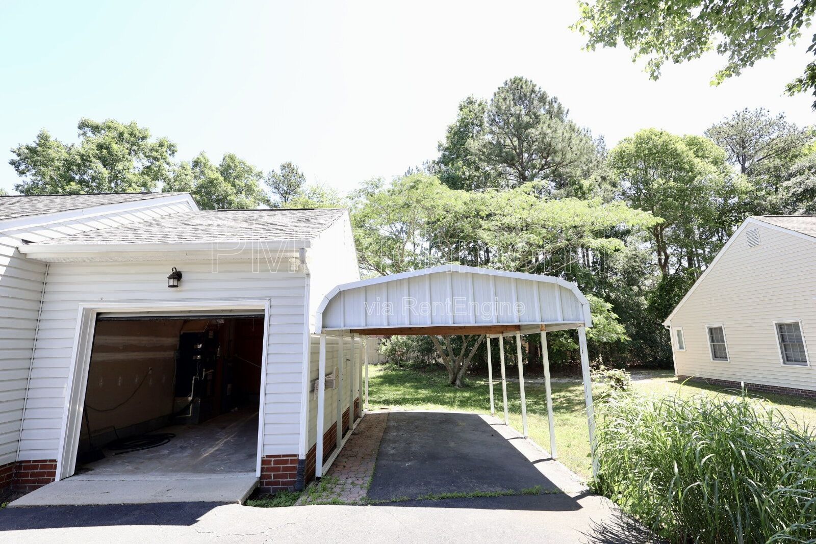 Charming 3-Bed Chesterfield Home with Elegant Granite Touches! property image