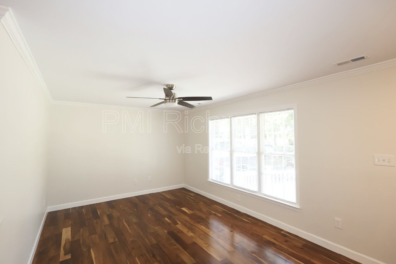 Charming 3-Bed Chesterfield Home with Elegant Granite Touches! property image