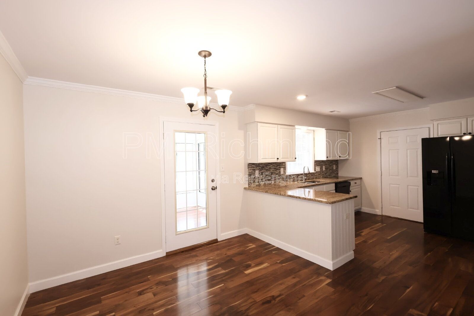 Charming 3-Bed Chesterfield Home with Elegant Granite Touches! property image