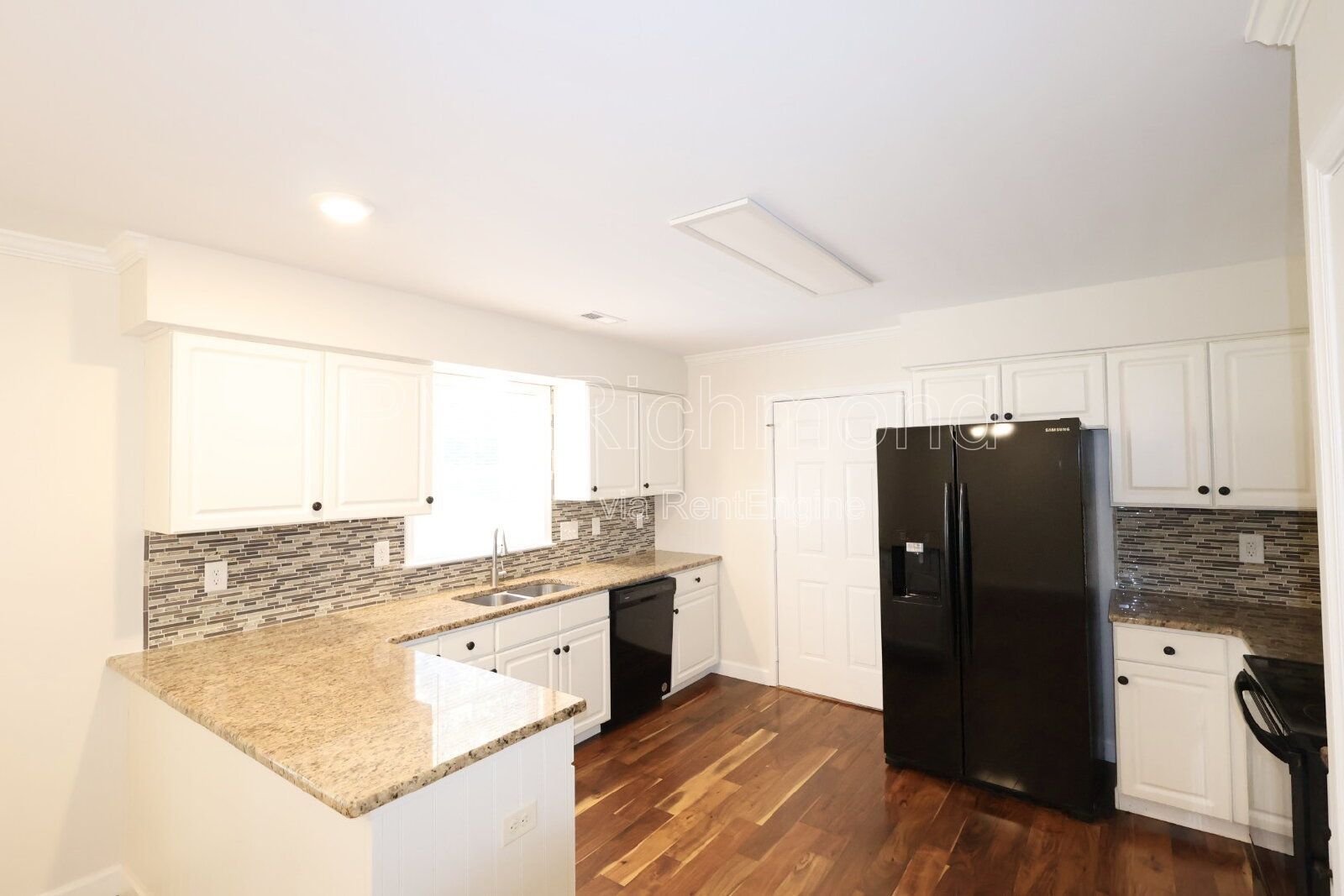 Charming 3-Bed Chesterfield Home with Elegant Granite Touches! property image