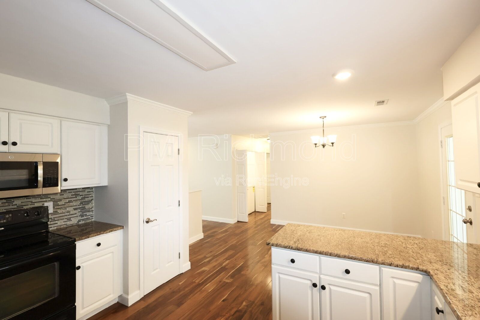 Charming 3-Bed Chesterfield Home with Elegant Granite Touches! property image