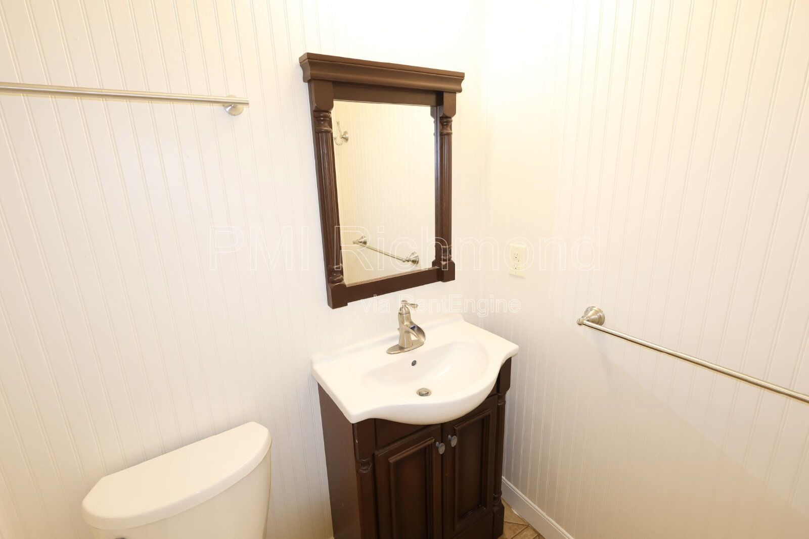 Charming 3-Bed Chesterfield Home with Elegant Granite Touches! property image
