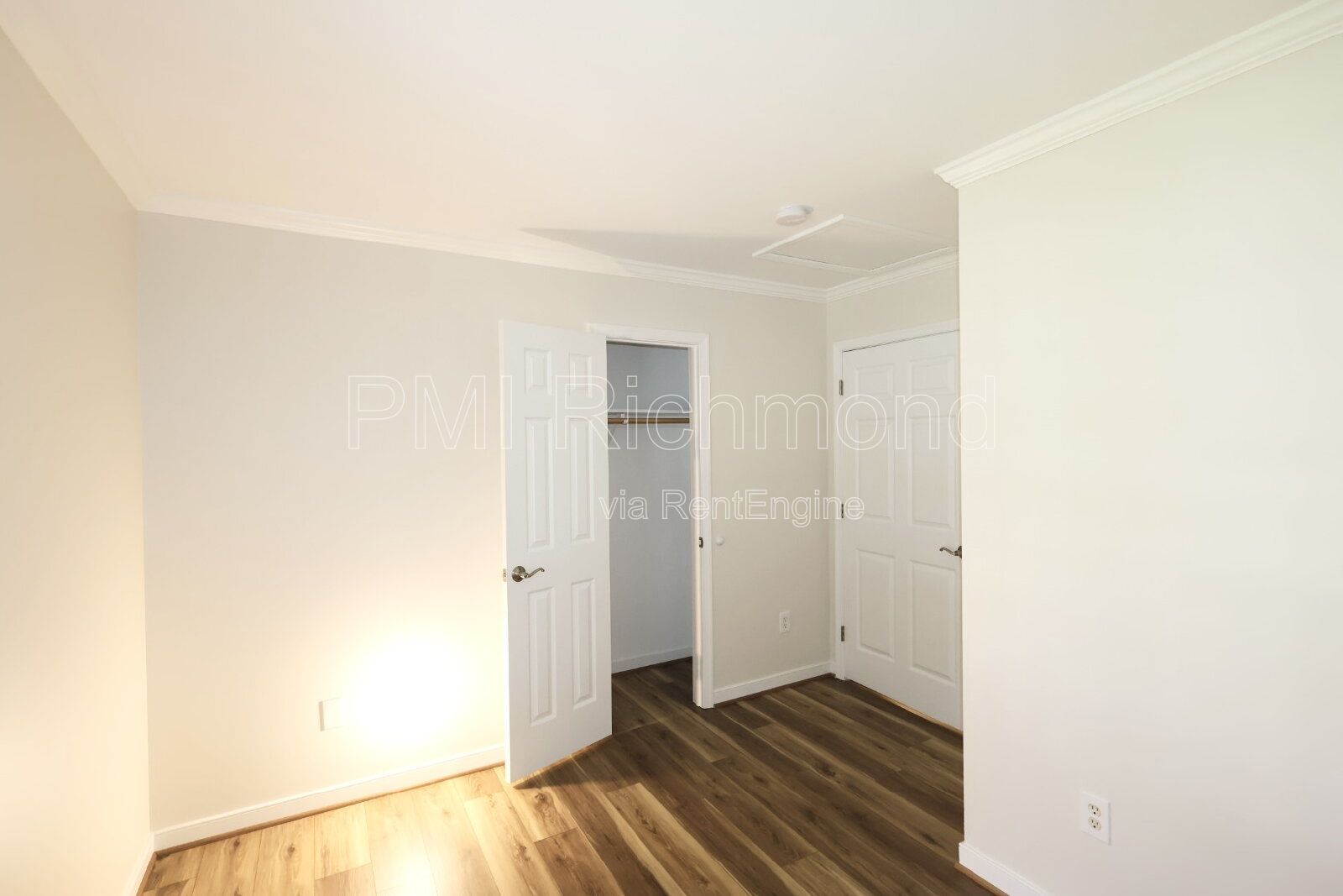 Charming 3-Bed Chesterfield Home with Elegant Granite Touches! property image