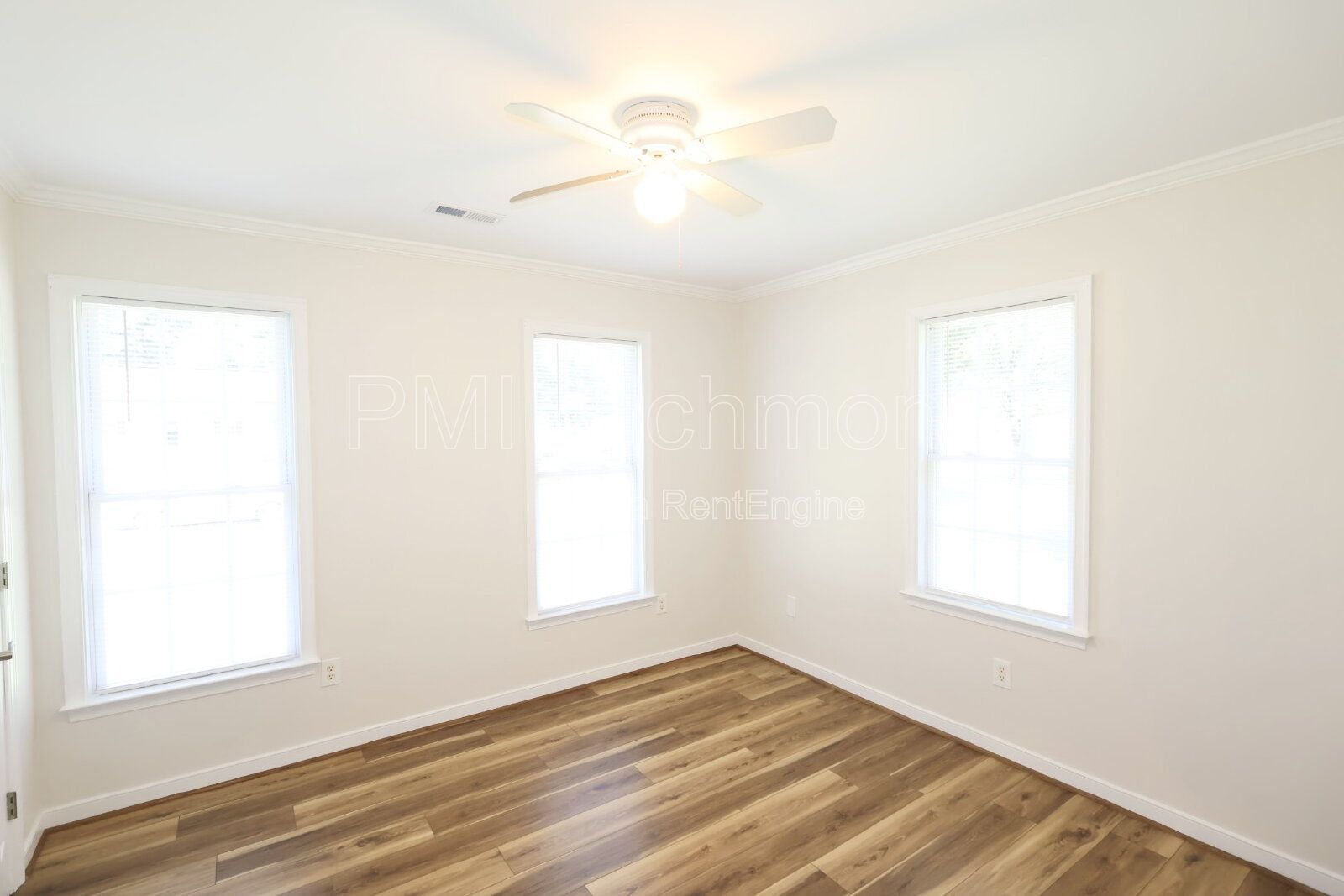 Charming 3-Bed Chesterfield Home with Elegant Granite Touches! property image