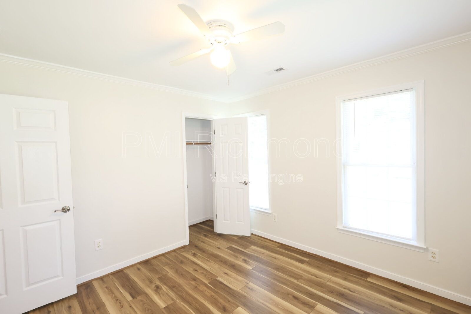 Charming 3-Bed Chesterfield Home with Elegant Granite Touches! property image