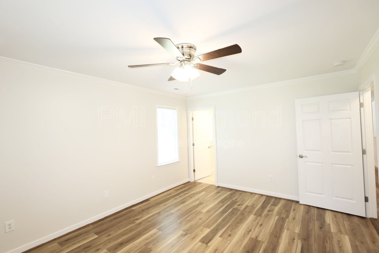 Charming 3-Bed Chesterfield Home with Elegant Granite Touches! property image